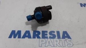 Gebruikte Waterpomp Renault Scénic III (JZ) 1.4 16V TCe 130 Prijs € 25,00 Margeregeling aangeboden door Maresia Parts