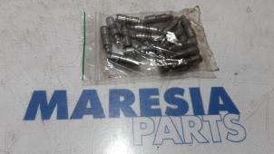 Gebruikte Klepstoter Renault Scénic II (JM) 1.6 16V Prijs € 50,00 Margeregeling aangeboden door Maresia Parts