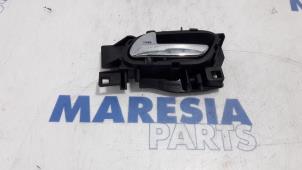 Gebruikte Portiergreep 4Deurs links-voor Peugeot 308 (4A/C) 1.6 VTI 16V Prijs € 20,00 Margeregeling aangeboden door Maresia Parts