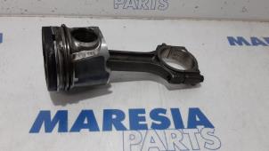 Gebruikte Zuiger Renault Trafic New (JL) 2.0 dCi 16V 115 Prijs € 127,05 Inclusief btw aangeboden door Maresia Parts
