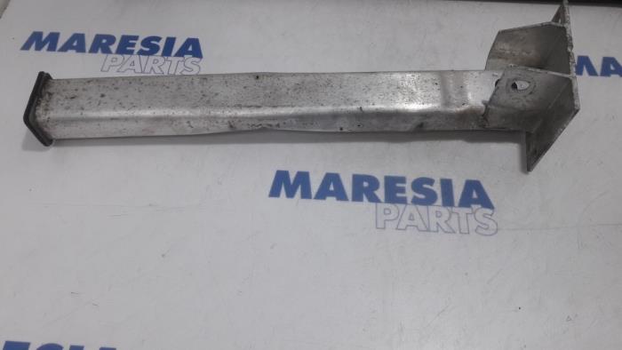 Gebruikte Subframe Peugeot 5008 I (0A/0E) 1.6 HDiF 16V Prijs € 25,00 Margeregeling aangeboden door Maresia Parts