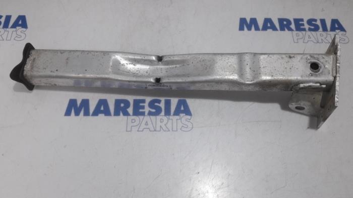 Gebruikte Subframe Peugeot 5008 I (0A/0E) 1.6 HDiF 16V Prijs € 25,00 Margeregeling aangeboden door Maresia Parts