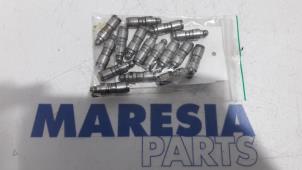 Gebruikte Klepstoter Renault Megane (BA) 1.4 16V Prijs € 25,00 Margeregeling aangeboden door Maresia Parts