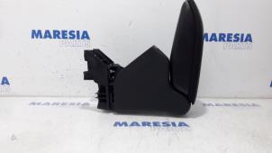 Gebruikte Armleuning Citroen DS3 (SA) 1.6 16V VTS THP 155 Prijs € 35,00 Margeregeling aangeboden door Maresia Parts