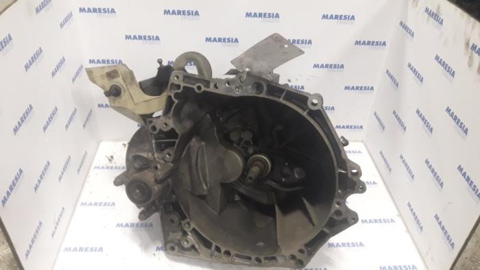 Versnellingsbak van een Peugeot 207/207+ (WA/WC/WM) 1.6 HDi 16V 2008