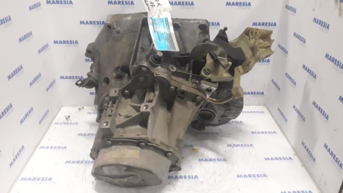 Versnellingsbak van een Peugeot 207/207+ (WA/WC/WM) 1.6 HDi 16V 2008
