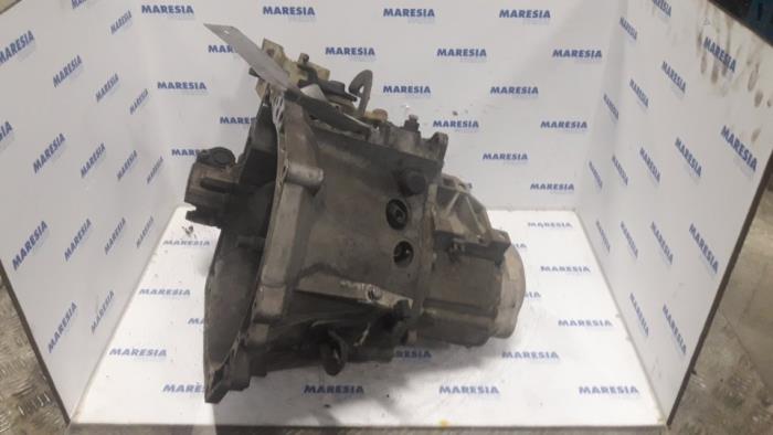 Versnellingsbak van een Peugeot 207/207+ (WA/WC/WM) 1.6 HDi 16V 2008