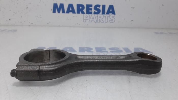 Drijfstang van een Citroën Berlingo 1.6 Hdi 75 2011