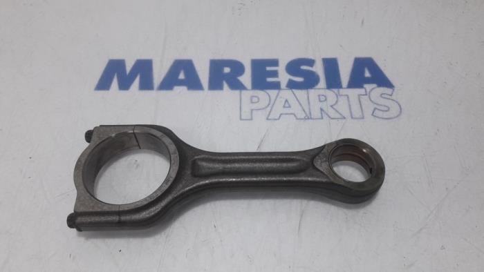 Drijfstang van een Citroën Berlingo 1.6 Hdi 75 2011