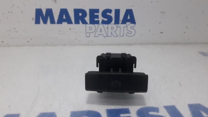 Gebruikte Handrem schakelaar Citroen C6 (TD) 2.2 HdiF 16V Prijs € 25,00 Margeregeling aangeboden door Maresia Parts