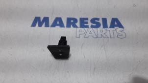 Gebruikte Elektrisch Raam Schakelaar Fiat Panda (169) 1.2 Fire Prijs € 15,00 Margeregeling aangeboden door Maresia Parts