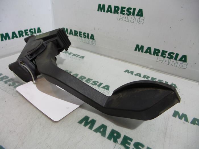 Gebruikte Sensor Gaspedaalpositie Fiat Punto II (188) 1.9 JTD 80 ELX Prijs € 20,00 Margeregeling aangeboden door Maresia Parts
