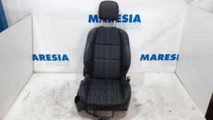 Gebruikte Voorstoel rechts Peugeot 307 CC (3B) 2.0 16V Prijs € 131,25 Margeregeling aangeboden door Maresia Parts