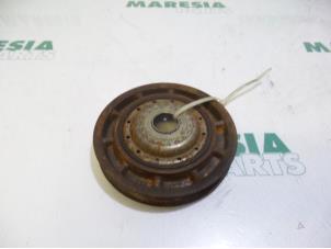 Gebruikte Poelie Krukas Renault Megane II Grandtour (KM) 1.6 16V Prijs € 20,00 Margeregeling aangeboden door Maresia Parts