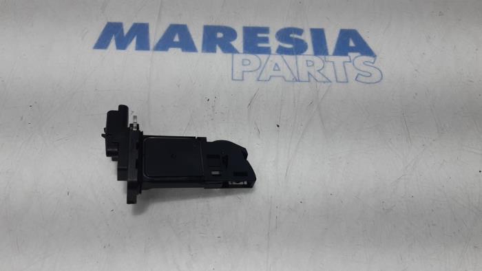 Luchthoeveelheidsmeter van een Peugeot 208 I (CA/CC/CK/CL) 1.6 Blue HDi 75 2015