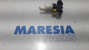 Gebruikte Ruitensproeierpomp voor Peugeot Boxer (U9) 2.0 BlueHDi 130 Prijs € 12,10 Inclusief btw aangeboden door Maresia Parts