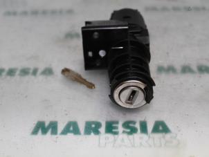 Gebruikte Kontaktslot + Sleutel Fiat Punto II (188) 1.2 60 S 3-Drs. Prijs € 30,00 Margeregeling aangeboden door Maresia Parts