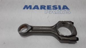 Gebruikte Drijfstang Alfa Romeo 159 Sportwagon (939BX) 2.4 JTDm 20V Prijs € 105,00 Margeregeling aangeboden door Maresia Parts