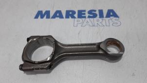 Gebruikte Drijfstang Alfa Romeo 159 Sportwagon (939BX) 2.4 JTDm 20V Prijs € 105,00 Margeregeling aangeboden door Maresia Parts