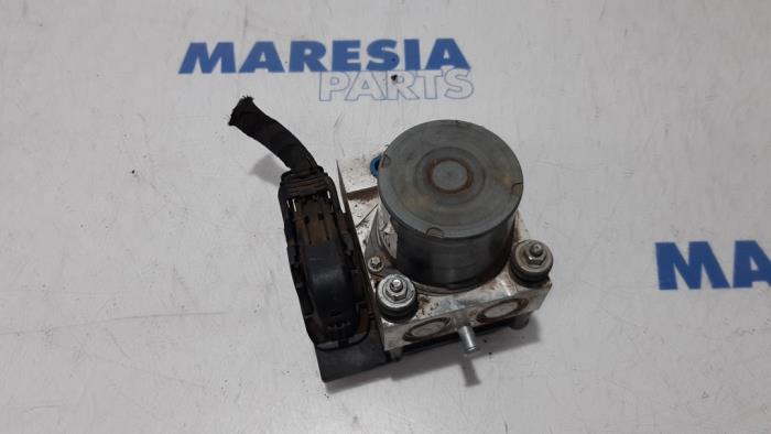 Gebruikte ABS Pomp Fiat Fiorino (225) 1.3 D 16V Multijet Prijs € 79,99 Margeregeling aangeboden door Maresia Parts