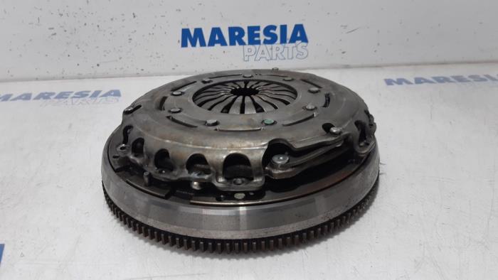 Gebruikte Vliegwiel Peugeot 2008 (CU) 1.5 BlueHDi 100 Prijs € 236,25 Margeregeling aangeboden door Maresia Parts