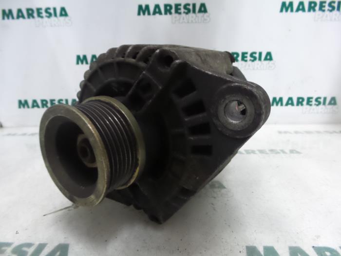 Gebruikte Dynamo Fiat Marea Weekend (185BX/CX) 1.8 ELX 16V Prijs € 40,00 Margeregeling aangeboden door Maresia Parts