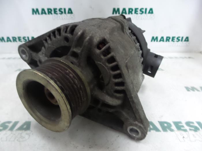 Dynamo van een Fiat Marea (185AX) 1.8 ELX 16V 1997