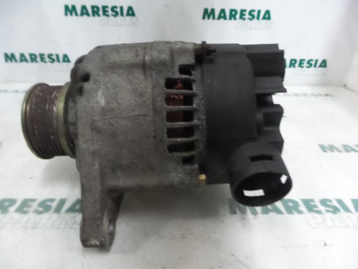 Dynamo van een Fiat Marea (185AX) 1.8 ELX 16V 1997