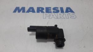Gebruikte Ruitensproeier voor Renault Kangoo Express (FW) 1.5 dCi 90 FAP Prijs € 10,00 Margeregeling aangeboden door Maresia Parts