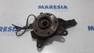 Gebruikte Fusee rechts-voor Renault Kangoo Express (FW) 1.5 dCi 90 FAP Prijs € 65,00 Margeregeling aangeboden door Maresia Parts