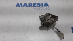 Gebruikte Motorkap Slotmechaniek Fiat Ducato (250) 2.3 D 150 Multijet Prijs € 42,35 Inclusief btw aangeboden door Maresia Parts