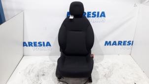 Gebruikte Stoel rechts Peugeot 208 I (CA/CC/CK/CL) 1.2 Vti 12V PureTech Prijs € 157,50 Margeregeling aangeboden door Maresia Parts