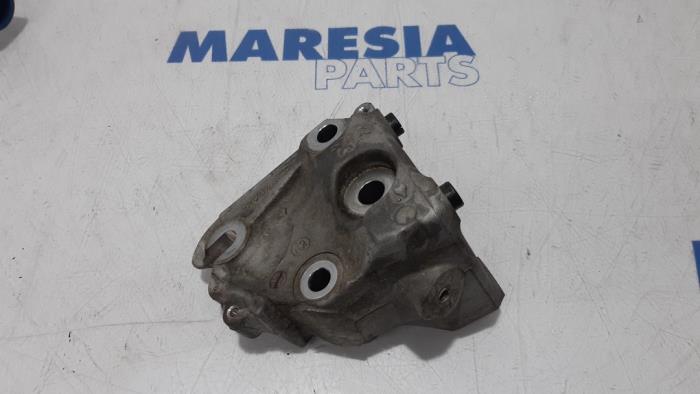 Gebruikte Motorsteun Citroen C5 III Berline (RD) 2.0 HDiF 16V 160 Prijs € 35,00 Margeregeling aangeboden door Maresia Parts