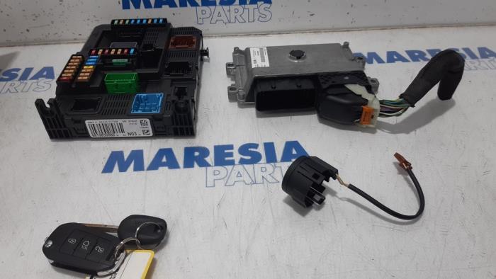 Gebruikte Computer Motormanagement Peugeot 208 I (CA/CC/CK/CL) 1.2 Vti 12V PureTech Prijs € 472,50 Margeregeling aangeboden door Maresia Parts
