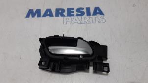 Gebruikte Portiergreep 2Deurs rechts Citroen DS3 (SA) 1.4 HDi Prijs € 25,00 Margeregeling aangeboden door Maresia Parts