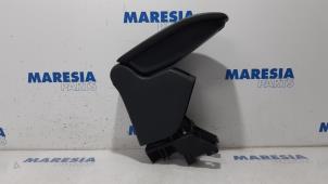 Gebruikte Armleuning Citroen DS3 (SA) 1.4 HDi Prijs € 35,00 Margeregeling aangeboden door Maresia Parts