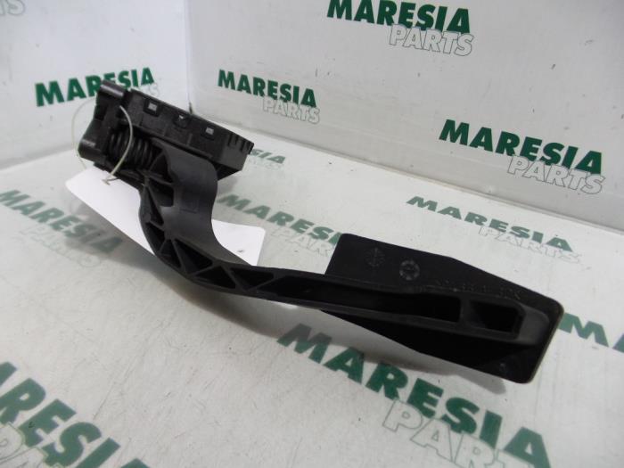 Gebruikte Sensor Gaspedaalpositie Fiat Grande Punto (199) 1.3 JTD Multijet 16V Prijs € 15,00 Margeregeling aangeboden door Maresia Parts