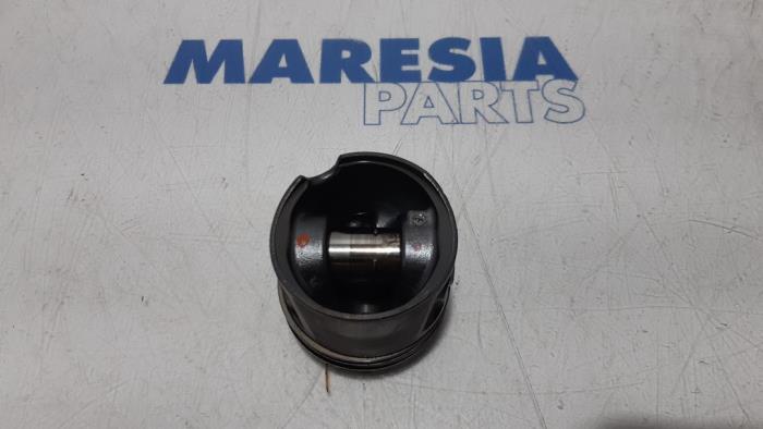 Gebruikte Zuiger Fiat Punto Evo (199) 1.3 JTD Multijet 85 16V Euro 5 Prijs € 25,00 Margeregeling aangeboden door Maresia Parts