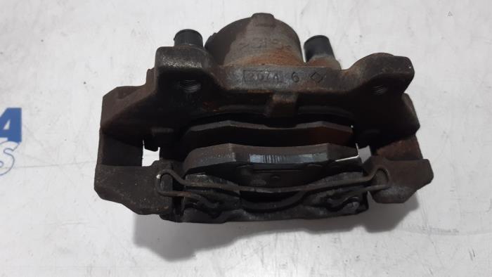 Remklauw (Tang) links-voor van een Fiat Panda/Pandina (312) 0.9 TwinAir 60 2014