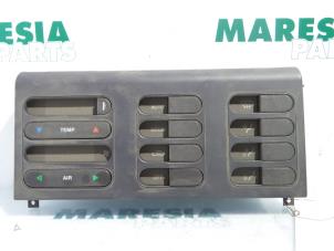 Gebruikte Kachel Bedieningspaneel Lancia Delta (836) 1.9 TDS Prijs € 35,00 Margeregeling aangeboden door Maresia Parts