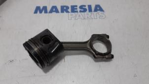 Gebruikte Zuiger Alfa Romeo MiTo (955) 1.3 JTDm 16V Eco Prijs € 50,00 Margeregeling aangeboden door Maresia Parts