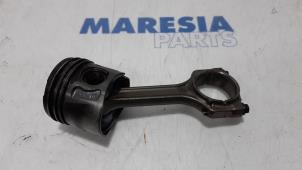 Gebruikte Zuiger Alfa Romeo MiTo (955) 1.3 JTDm 16V Eco Prijs € 50,00 Margeregeling aangeboden door Maresia Parts