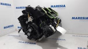 Gebruikte Kachelhuis Renault Scénic III (JZ) 1.2 16V TCe 130 Prijs € 367,50 Margeregeling aangeboden door Maresia Parts
