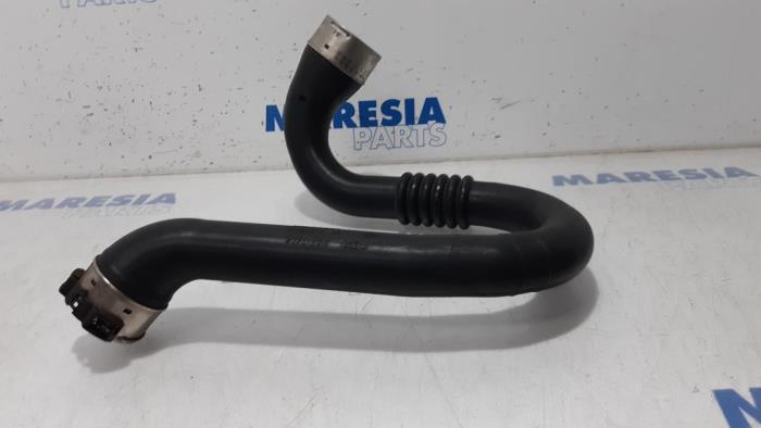 Gebruikte Intercooler Buis Renault Scénic III (JZ) 1.2 16V TCe 130 Prijs € 30,00 Margeregeling aangeboden door Maresia Parts