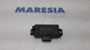 Gebruikte PDC Module Renault Scénic III (JZ) 1.2 16V TCe 130 Prijs € 35,00 Margeregeling aangeboden door Maresia Parts