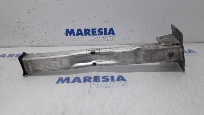 Gebruikte Subframe Peugeot 5008 I (0A/0E) 1.6 HDiF 16V Prijs € 25,00 Margeregeling aangeboden door Maresia Parts