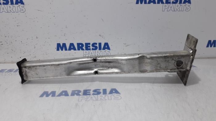 Gebruikte Subframe Peugeot 5008 I (0A/0E) 1.6 HDiF 16V Prijs € 25,00 Margeregeling aangeboden door Maresia Parts