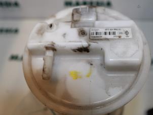 Gebruikte Tank element Pomp Renault Twingo II (CN) 1.2 Prijs € 20,00 Margeregeling aangeboden door Maresia Parts