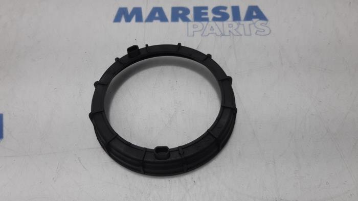 Gebruikte Tank element Pomp Peugeot 5008 I (0A/0E) 1.6 HDiF 16V Prijs € 10,00 Margeregeling aangeboden door Maresia Parts