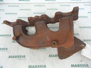 Gebruikte Uitlaatspruitstuk Renault Laguna II (BG) 3.0 V6 24V Prijs € 75,00 Margeregeling aangeboden door Maresia Parts